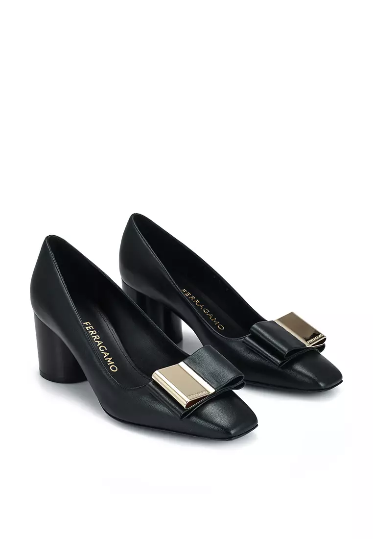 Pumps deals salvatore ferragamo