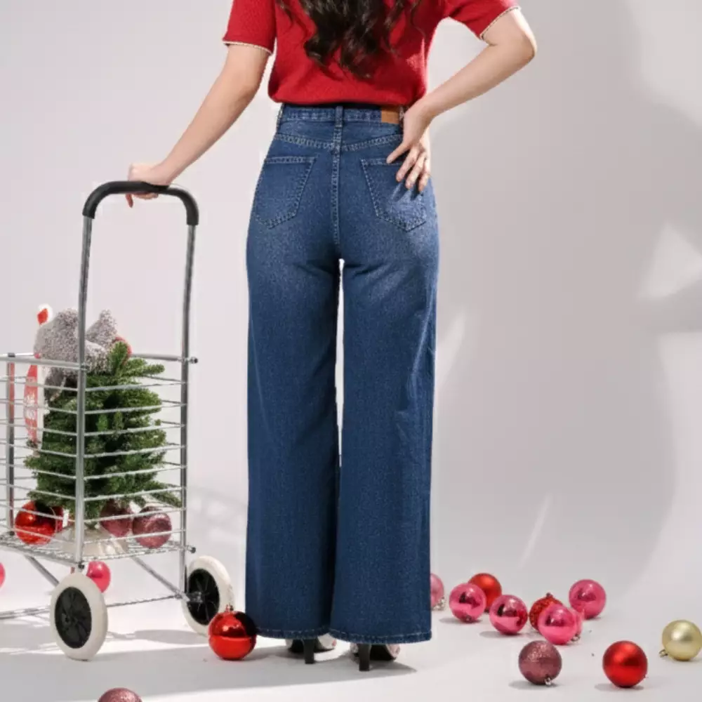 Jiwon Flare Jeans in Dark Blue