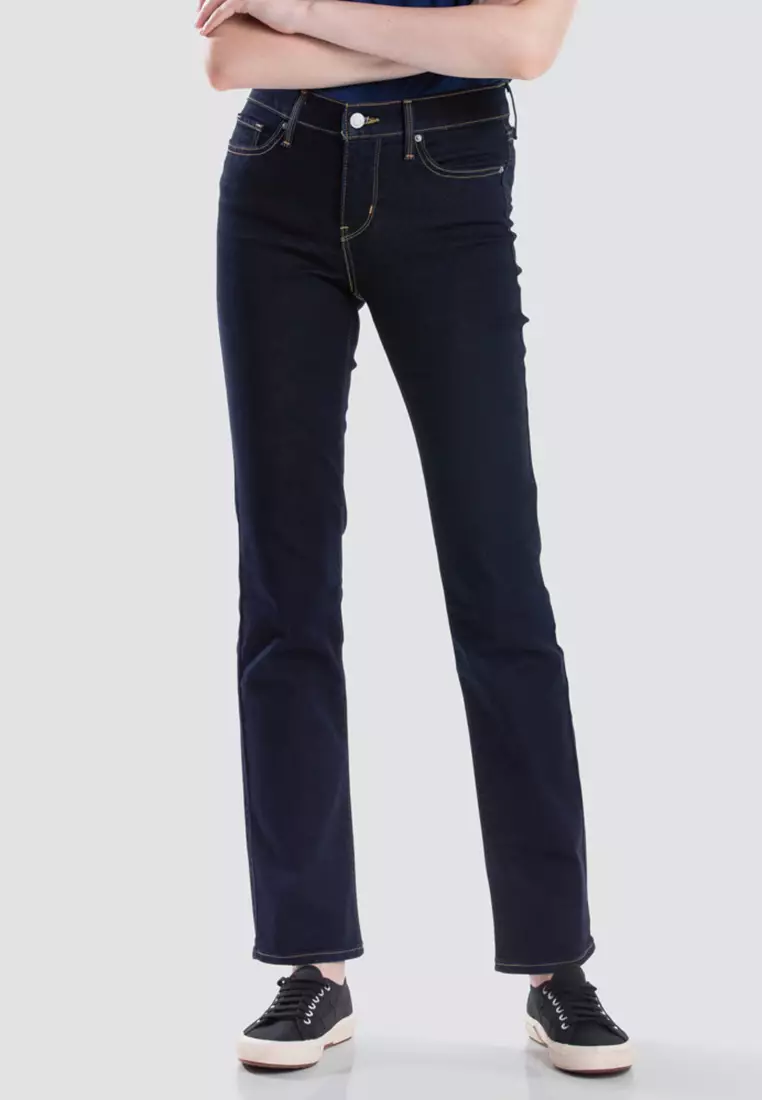 Women's Levi  Straight jeans outfit, Levi jeans aesthetic, Levi