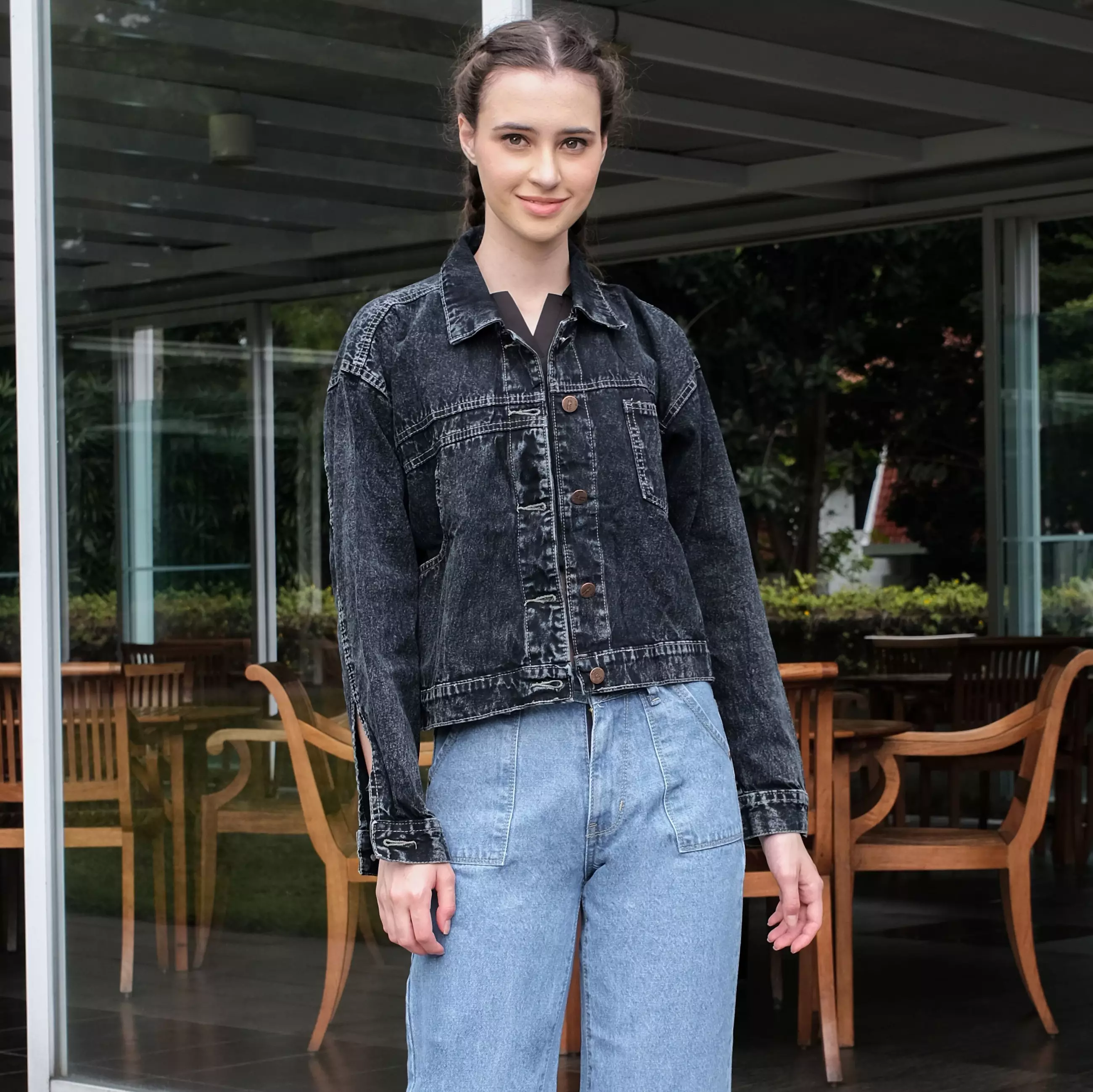 Fitwear Studio - Jacket Jaket Jeans Croptop Oversize Wanita MAUDI ACTIVE POCKET SNOW - SNOW BLACK