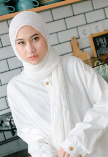 Lozy Hijab white Bawal Pleats Shawl Broken White 39D27AA7E7A1BDGS_1