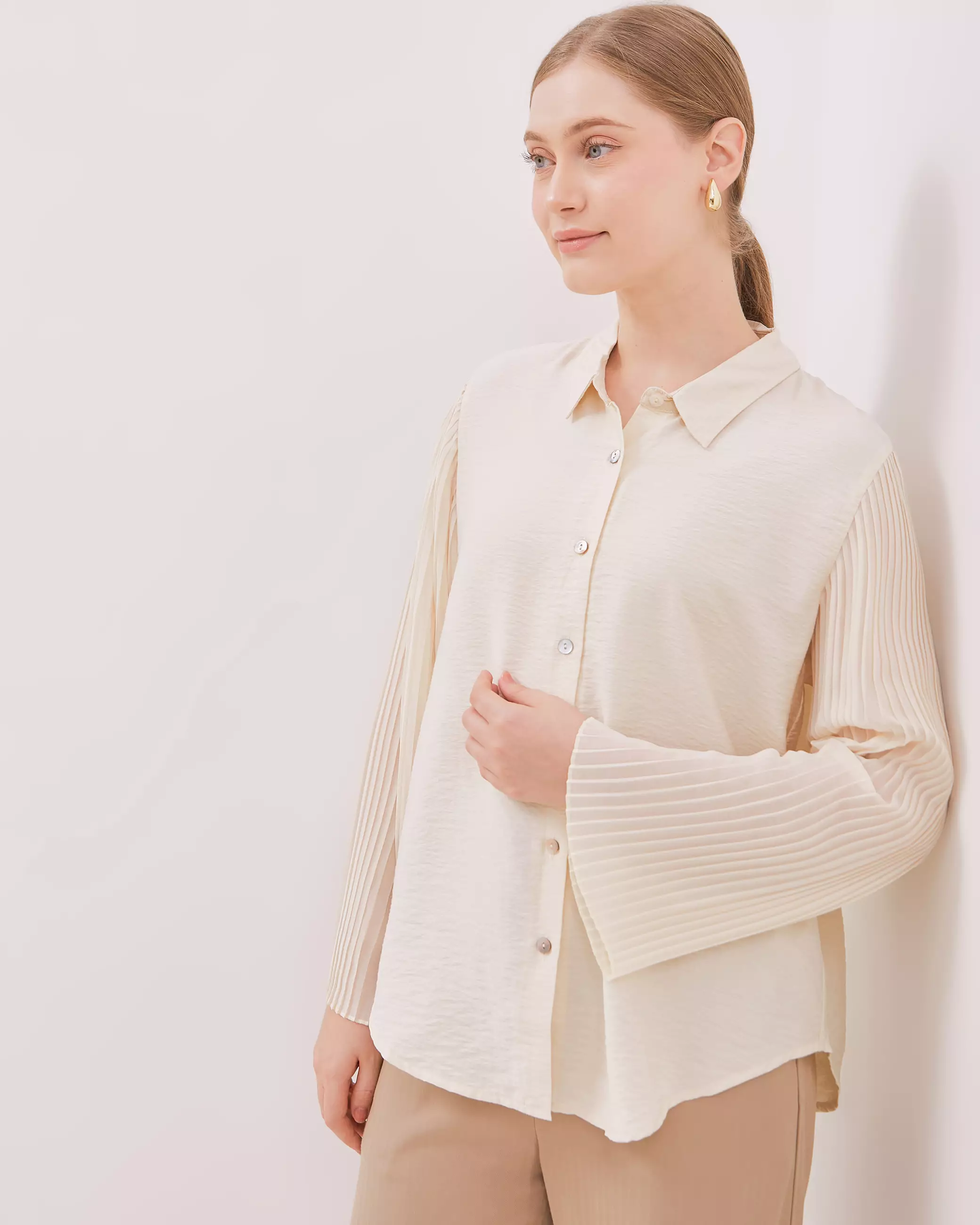 Urban Exchange Molly Cream Blouse - Blouse Cream Wanita Lengan Panjang Warna Cream
