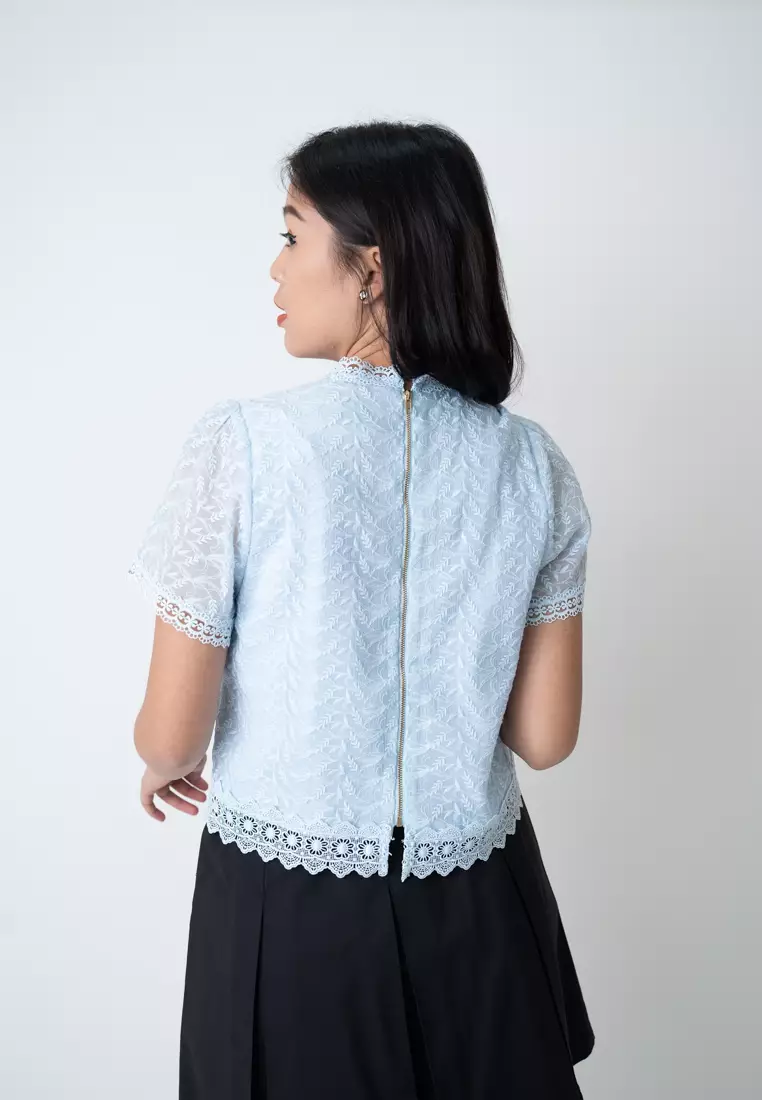 ELEGANT FLORAL EMBROIDERY TOP