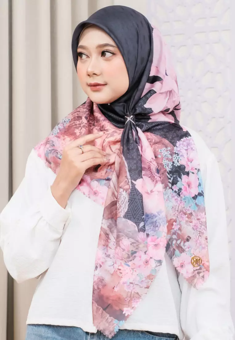 Hijab Segi Empat Wanita Premium Alula Series Signature Square Voile Scarf Graphite Black