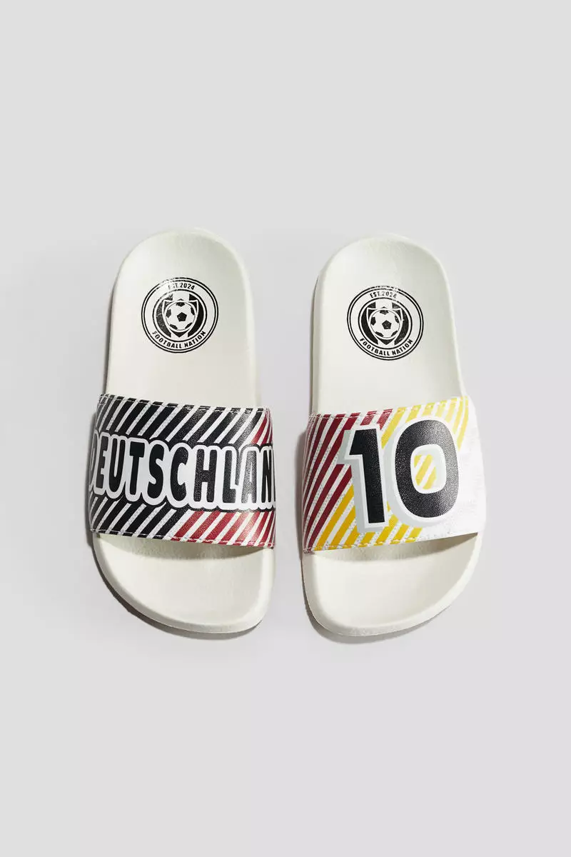Discount on H&m  shoes - SKU: Printed Pool Shoes