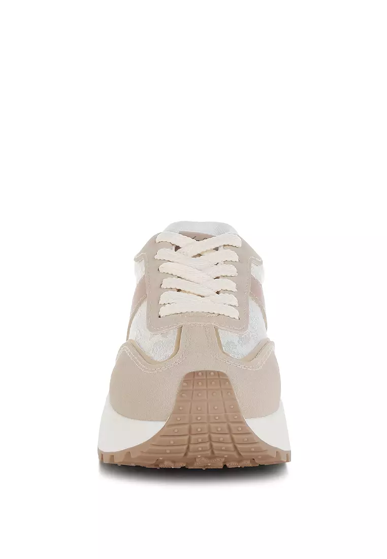 Sepatu Kets Bertali Tebal Antiselip Warna Beige