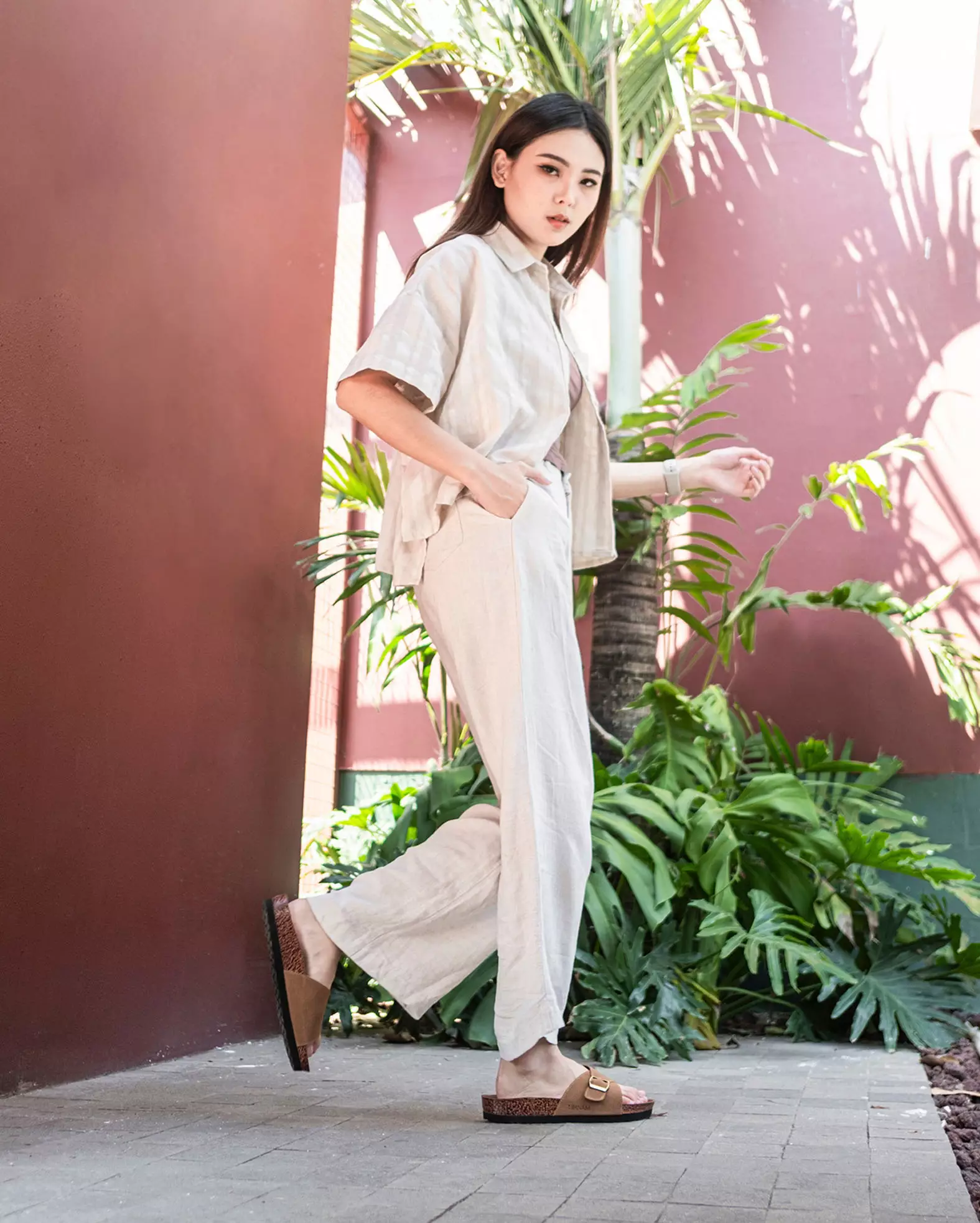 Urnam Sandal Slop Wanita Flat  Kasual Nyaman - Tan