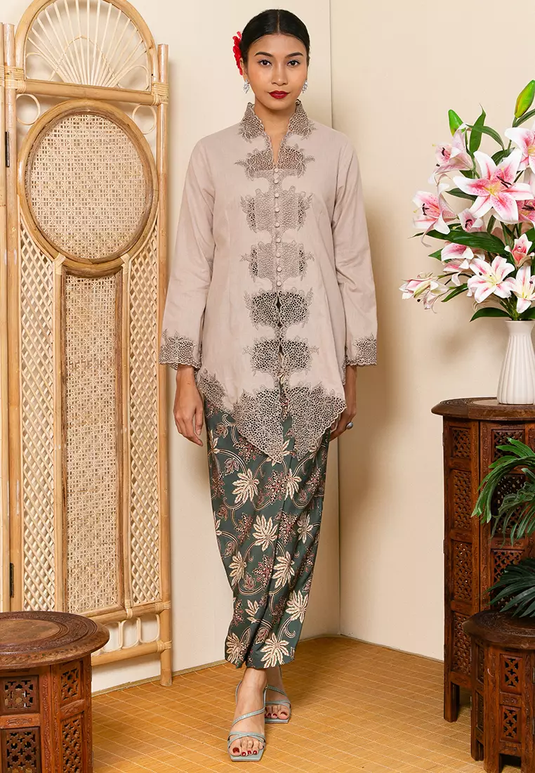 Buy Zalia Kebaya Sulam And Premium Batik Set 2024 Online | ZALORA