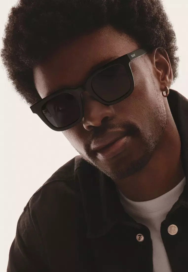 QUAY Game Over Sunglasses - Black/Smoke Polarized