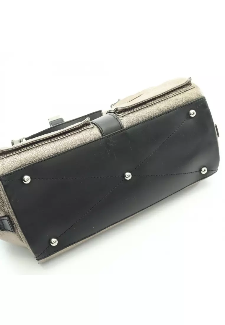 Pre-Loved LOEWE Lola 26 Handbag leather Champagne Gold black metallic