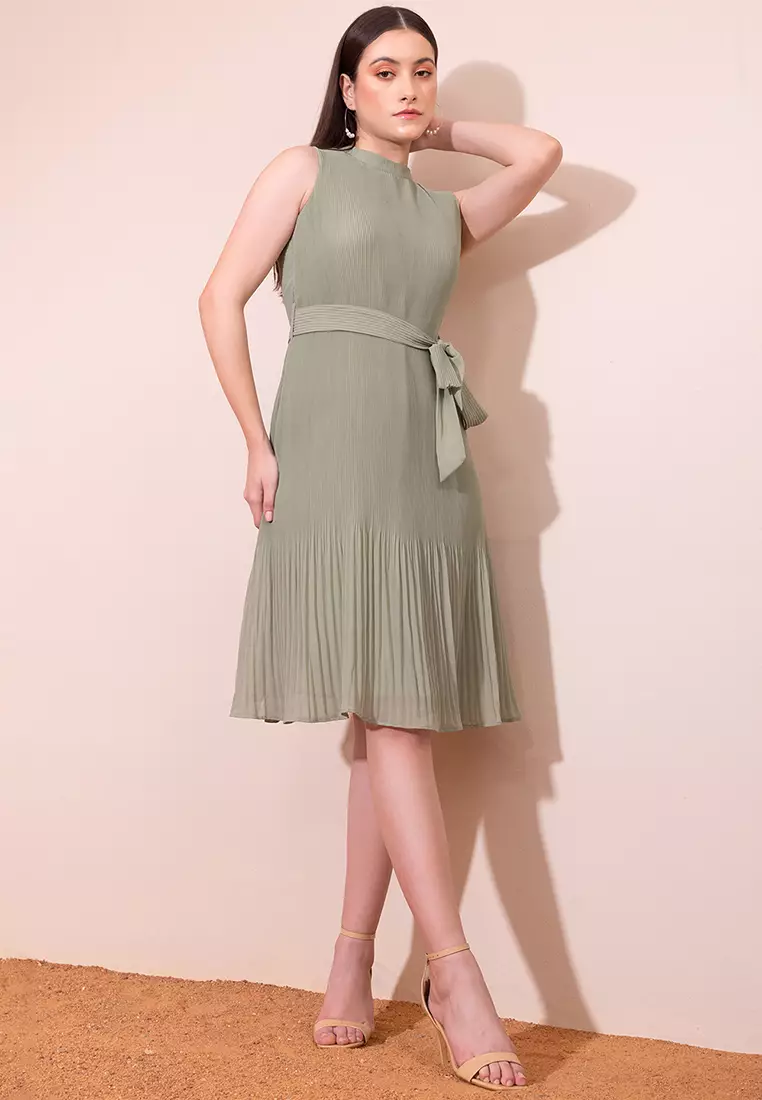 Pleated dress outlet with belt