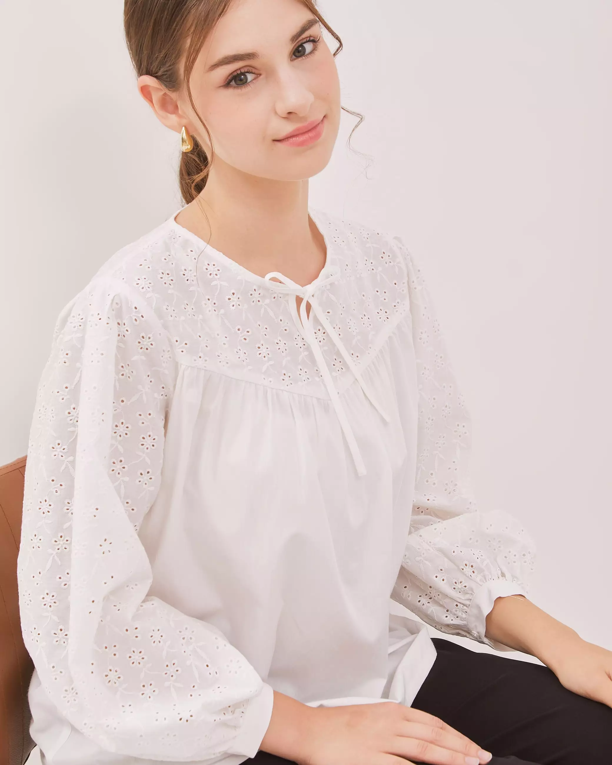 Urban Exchange Mitha Bright White Blouse / Atasan Blouse Putih Kerah Bulat Warna Bright White
