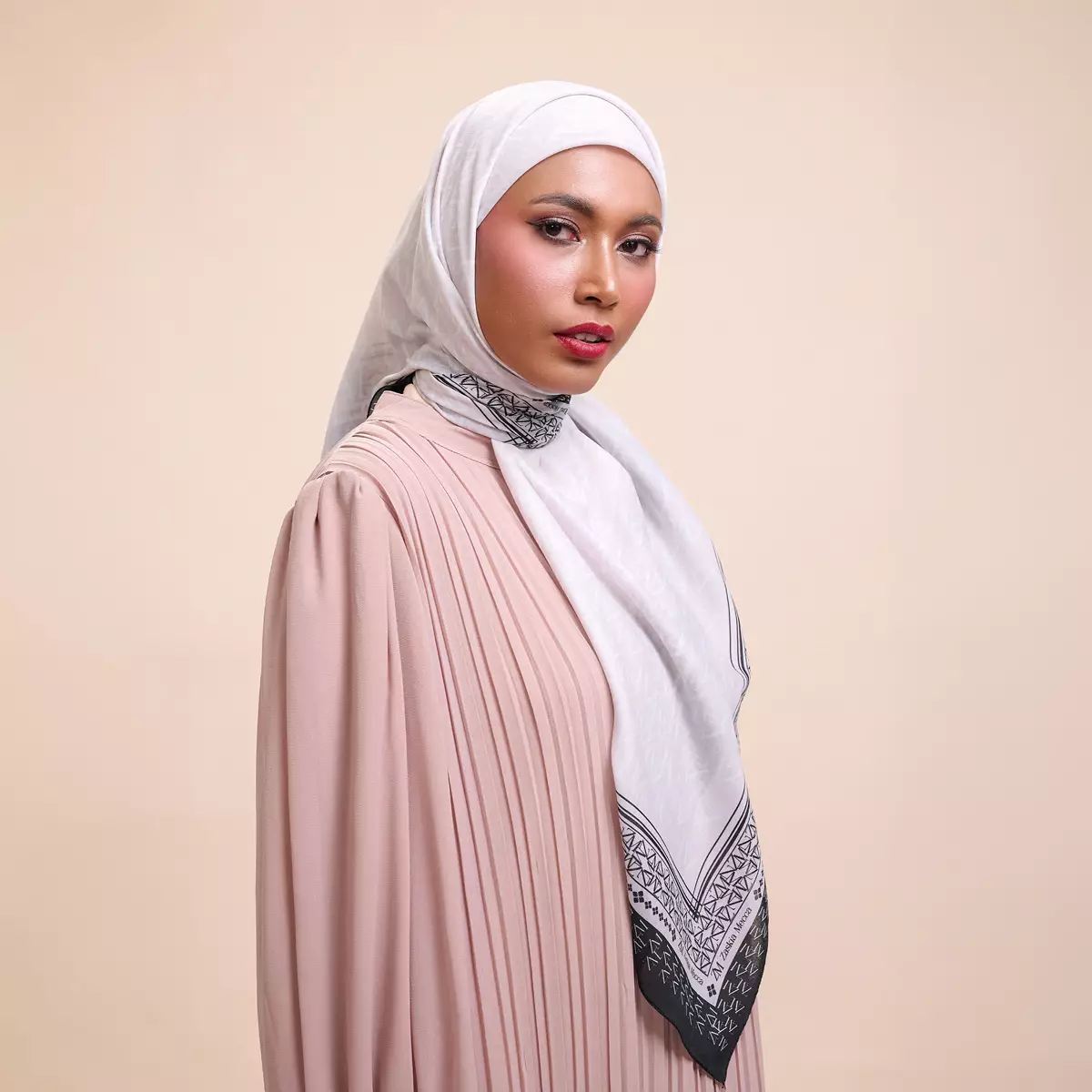 [INCLUDE HARD BOX ] ZM Zaskia Mecca - Jejak Ink Monogram Series Scarf Voal - Hijab Square Motif Kerudung Segi Empat