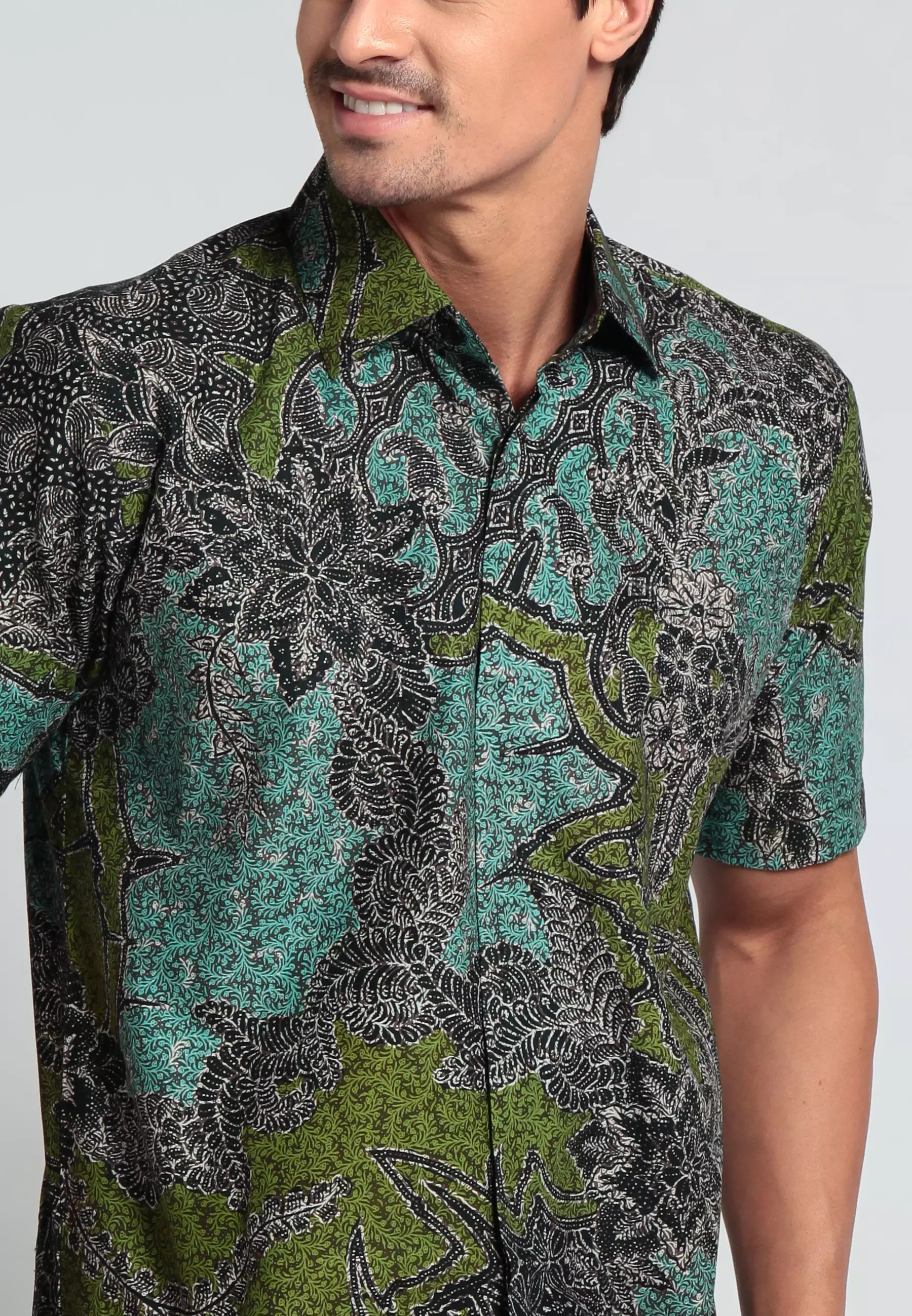 Hem Cemara Inggris Lengan pendek slimfit