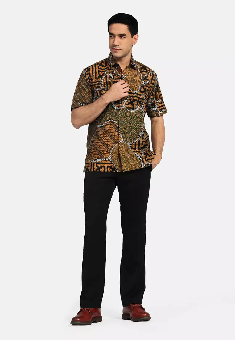 Hem Vega Lengan Pendek Slimfit