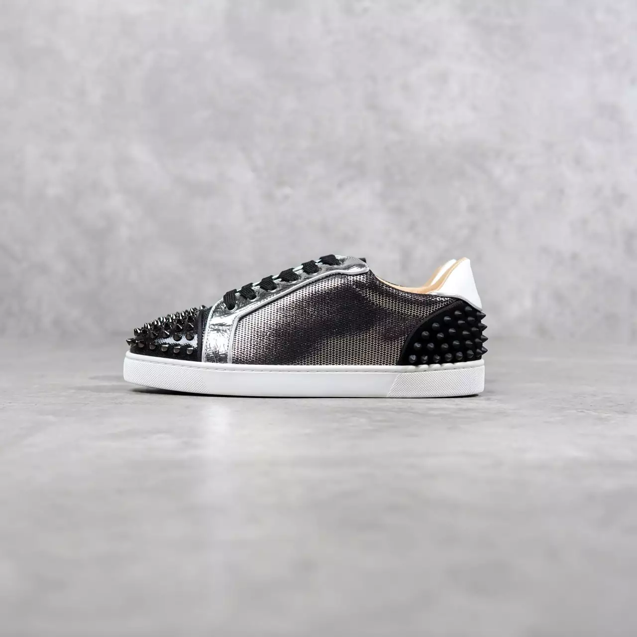 Sepatu CHRISTIAN LOUBOUTIN LOUIS SEAVASTE SPIKE BLACK SILVER SNEAKER 100% ORIGINAL