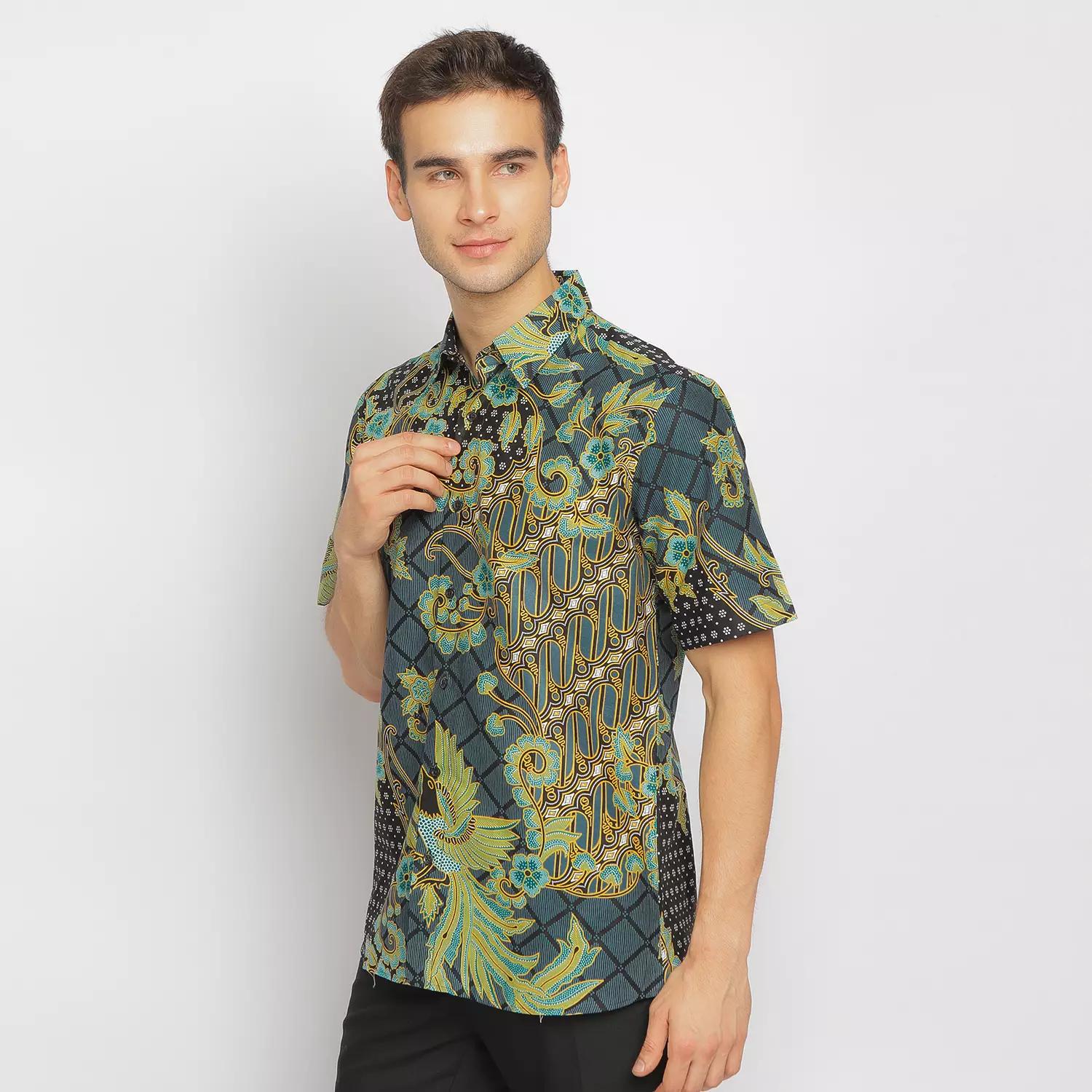 Slimfit Adhara Kemeja Batik Pria Lengan Pendek