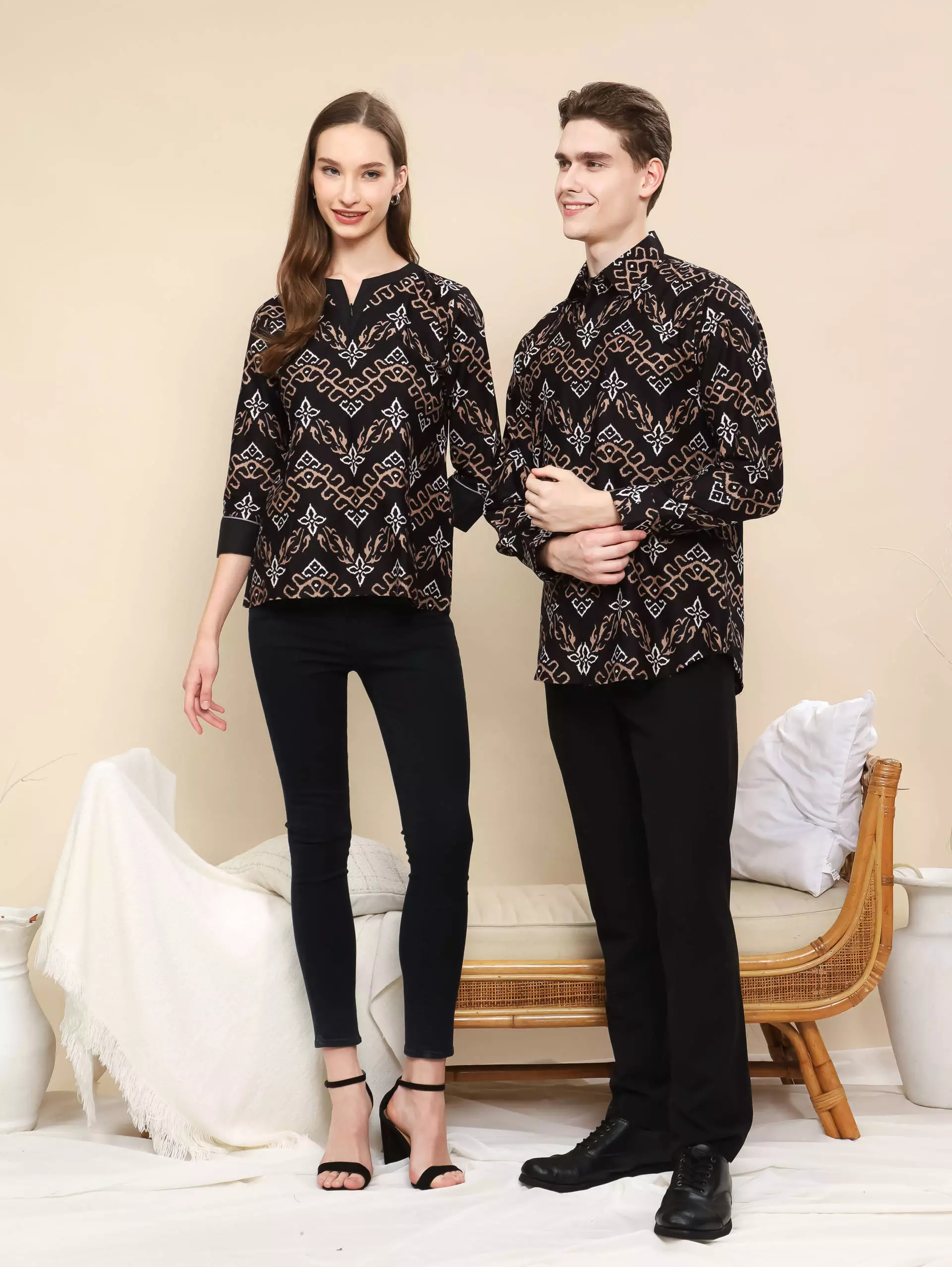 Ganeeta Black Blouse Batik Wanita Katun