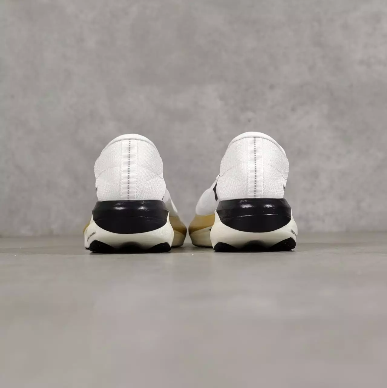 Sepatu MIZUNO HYPERWARP PRO GOLD WHITE SNEAKER 100% ORIGINAL