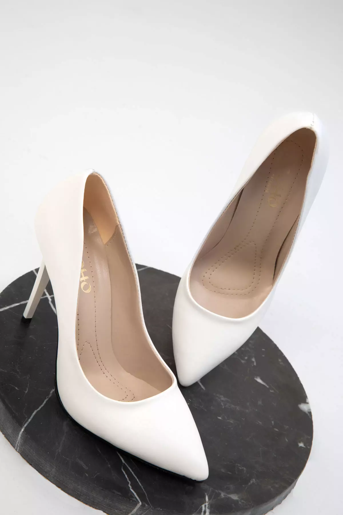 19720 Model White Women's Classic Heeled Shoes