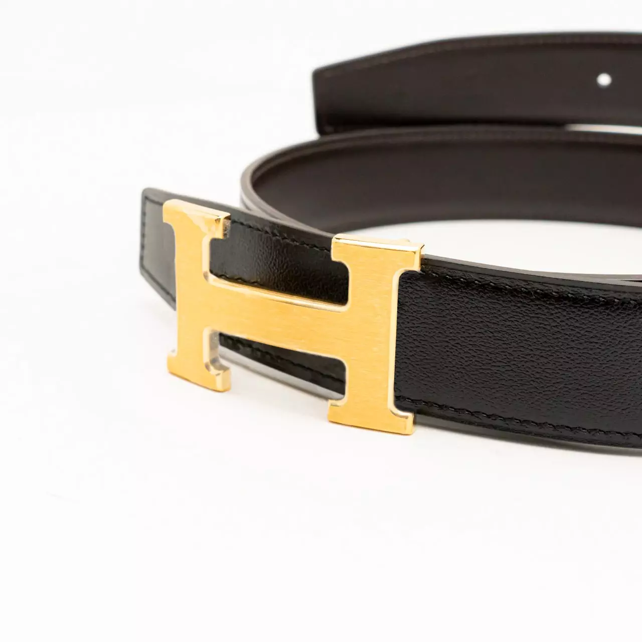 H Brushed Gold Buckle & Reversible Belt 32mm Box 135 Calfskin Black/Ebene