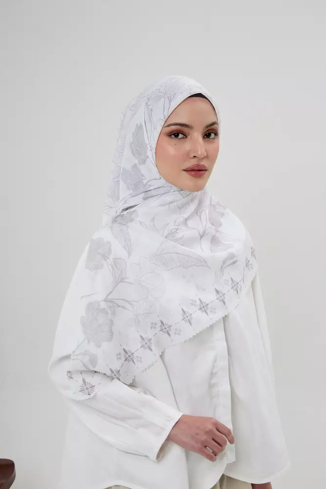 MFMW Twilight Scarf - Kerudung Segi Empat Premium Motif Bunga - Golden Haze