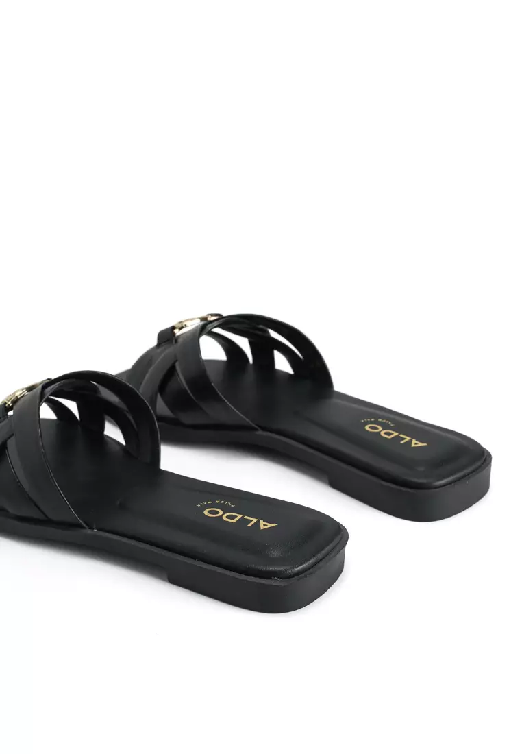 Jennaleriel-In Sandals