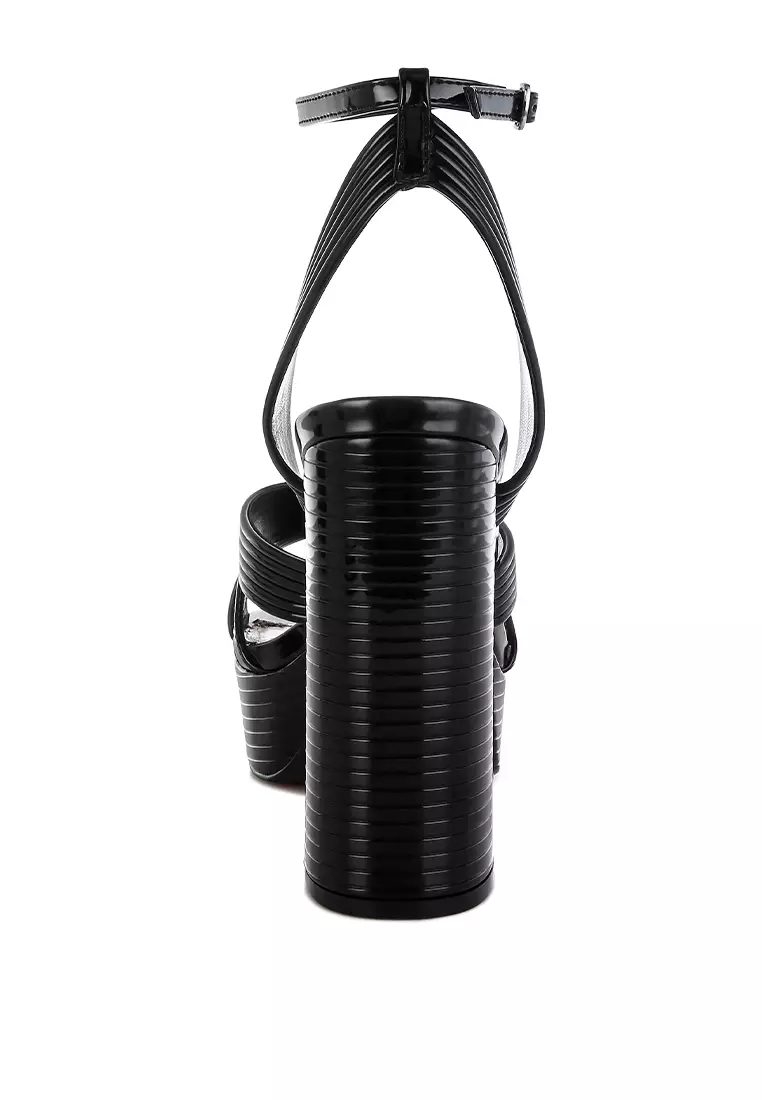 Sandal Hak Metalik dengan Tali Pergelangan Kaki Warna Hitam