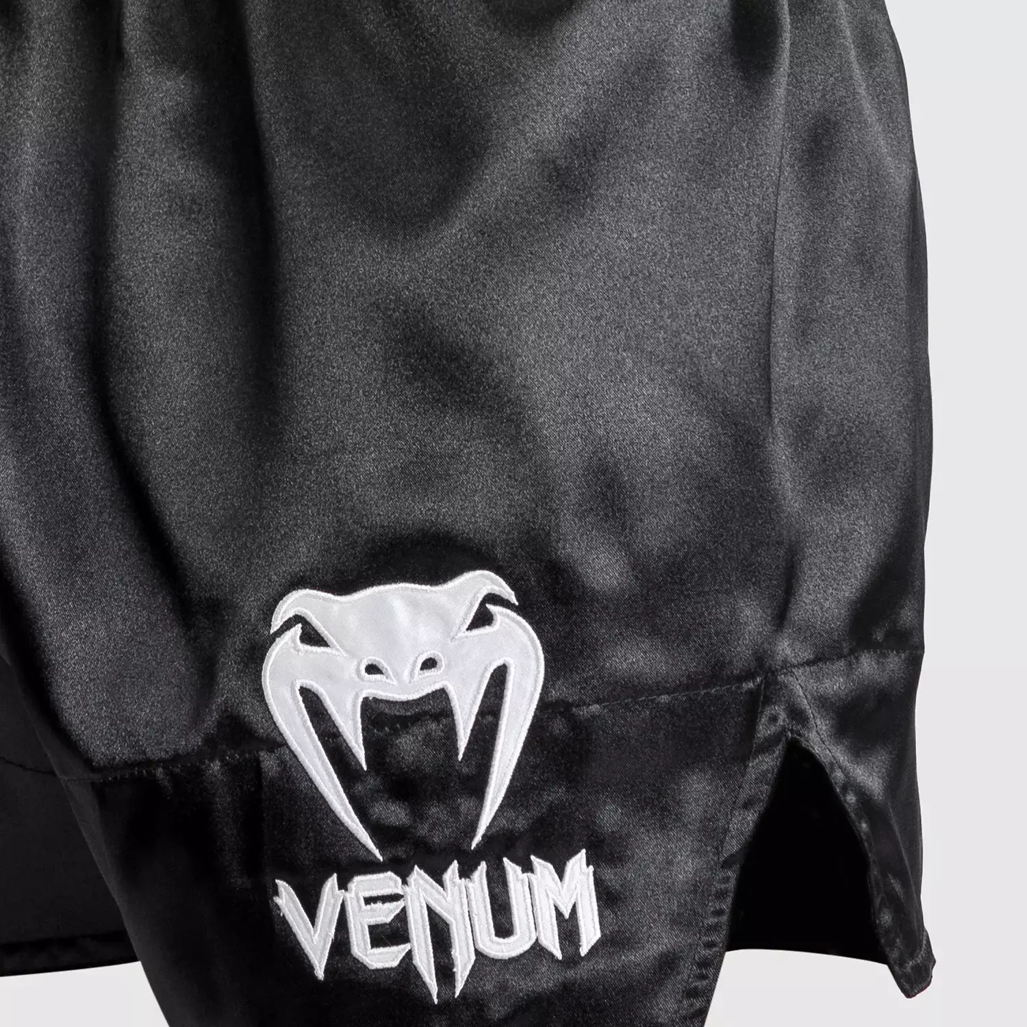 Celana Muay Thai Venum Classic Muay Thai Shorts Black/White/White