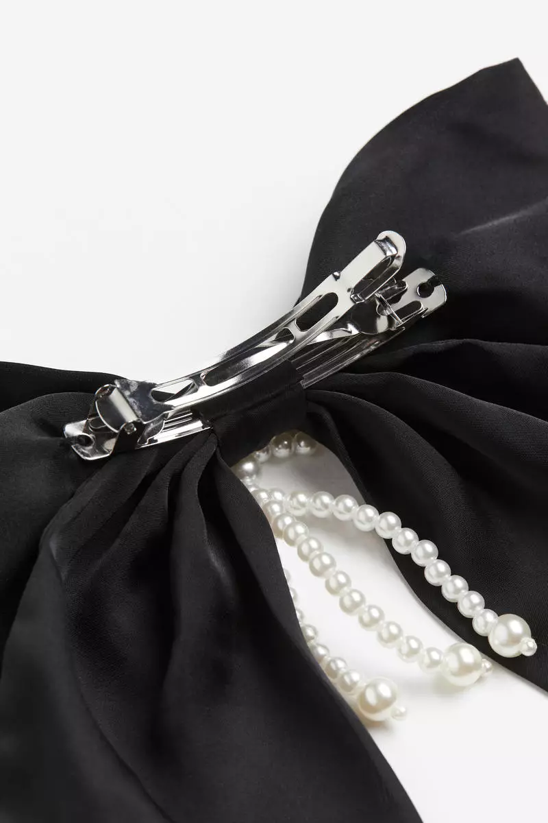 Bow-decorated hair clip