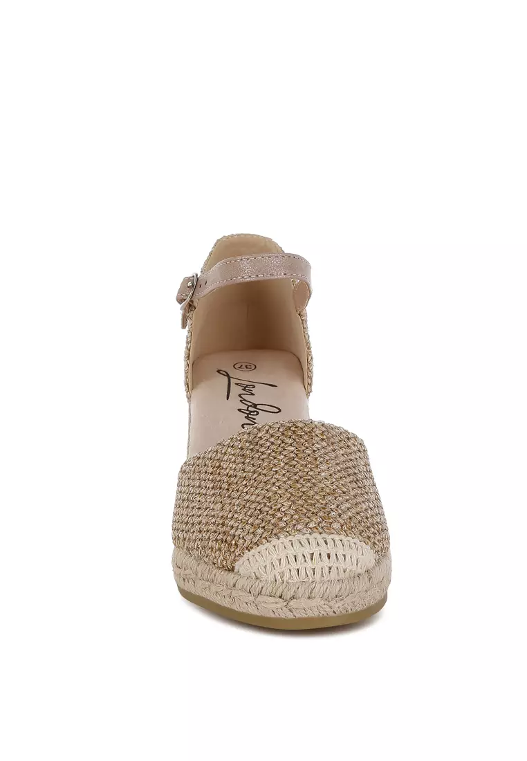 Sandal wedge anyaman rafia warna krem