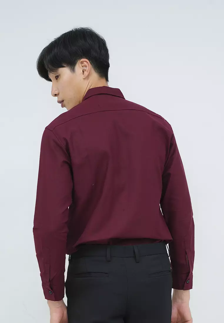Kemeja lengan panjang pria formal slim fit dark maroon houseofcuff