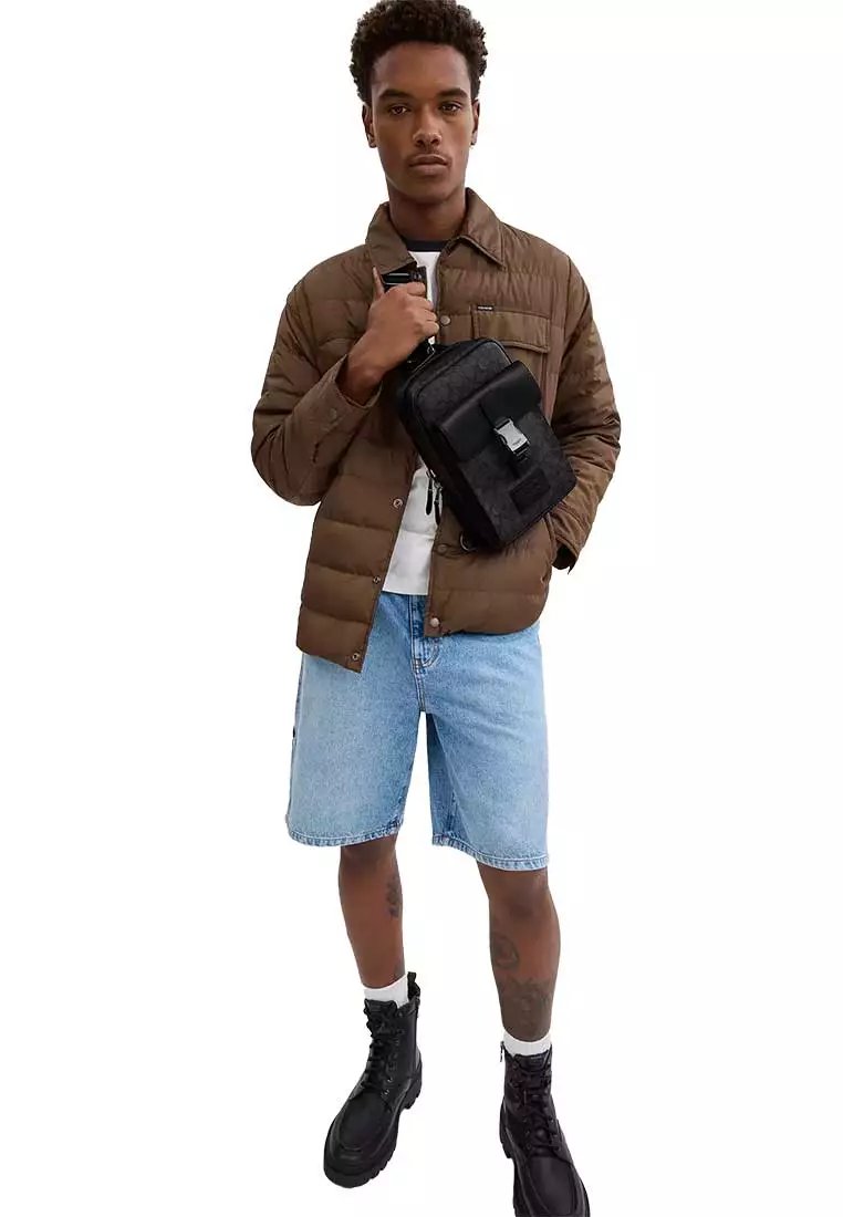 Coach Track Pack In Signature Canvas Charcoal/Black CX880 2026