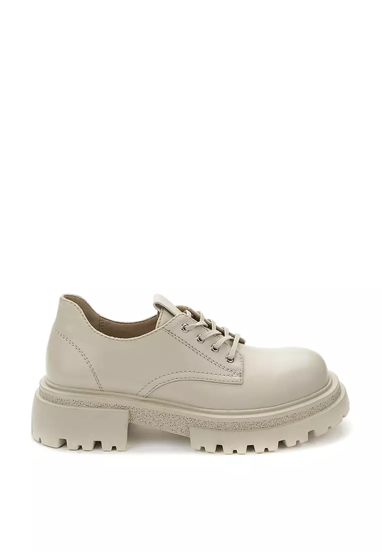 White lace top up leather shoes