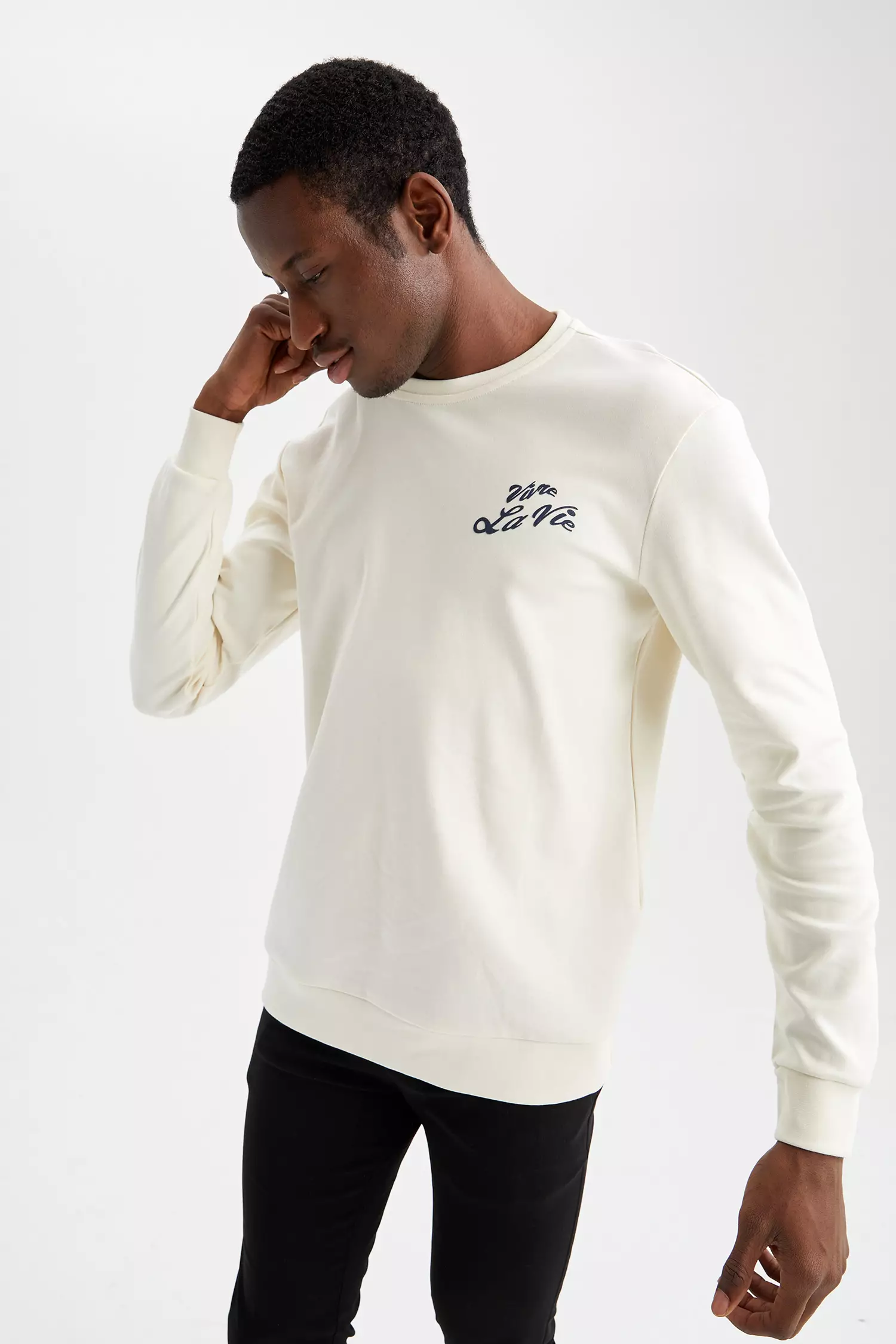 Men's white crew deals neck sweatshirt