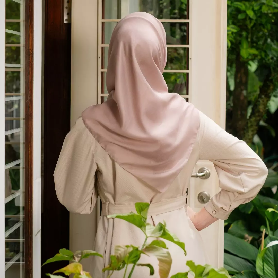 Safiyya Plain Scarf | Hijab | Kerudung | Jilbab Segiempat Coffee Latte