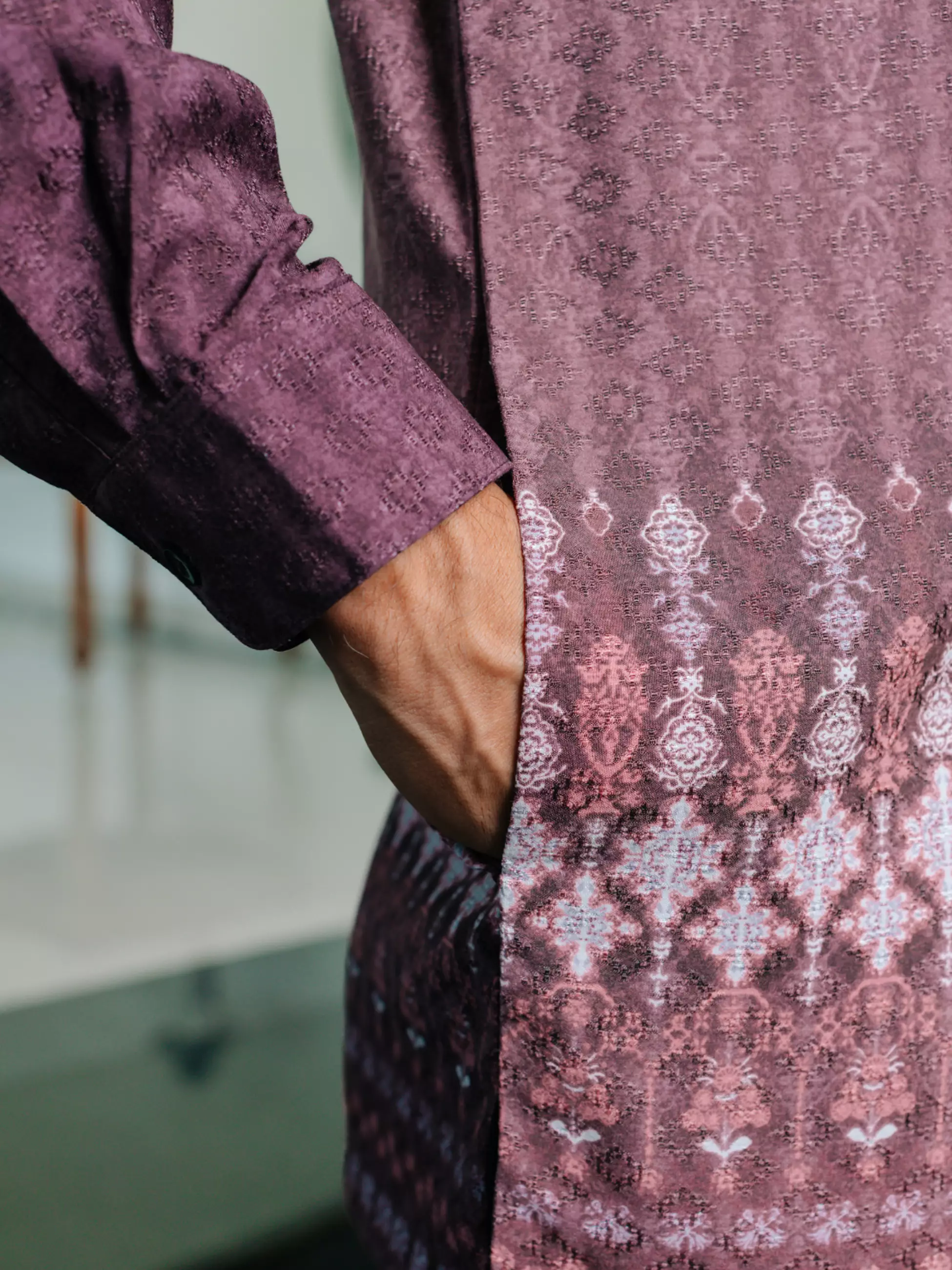 Almeera Burgundy Kemeja Batik Koko Pria Furing Lengan Panjang Regular Fit