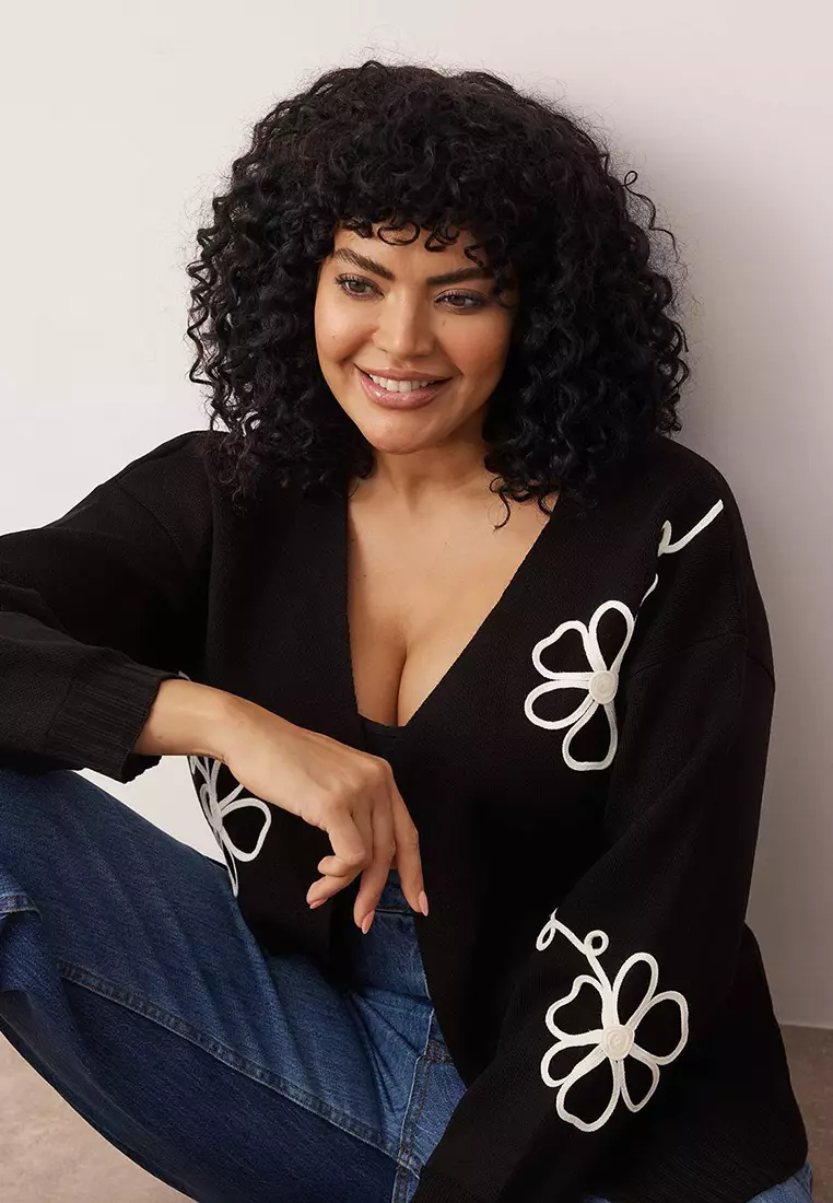 Embroidery Detailed V-Neck Knitwear Cardigan