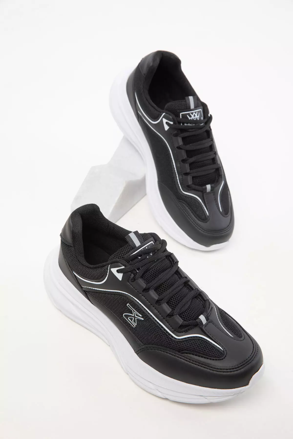 Black-White Women's Sneaker 20414