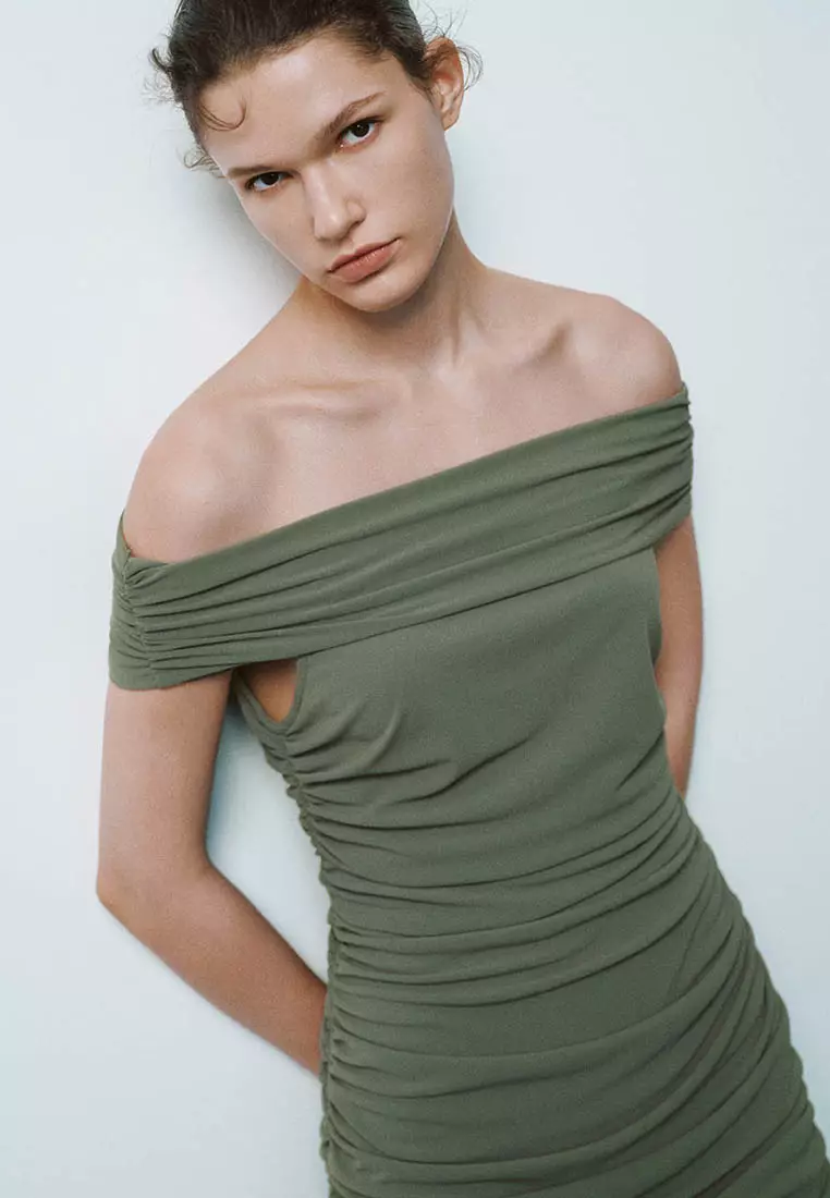 UR夏季新款女装魅力氛围感褶皱一字露肩连衣裙UWG740128