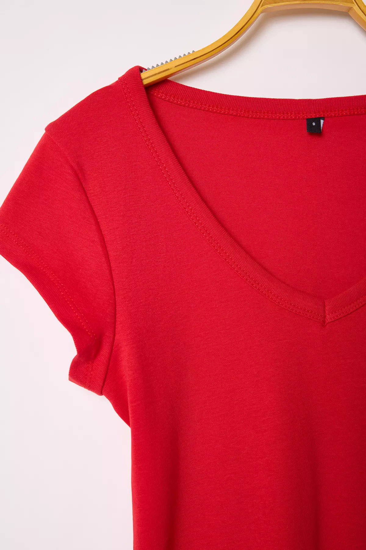 Red V-Neck Fitted/Body-Sitting Knitted Blouse Twoss25Bz00208