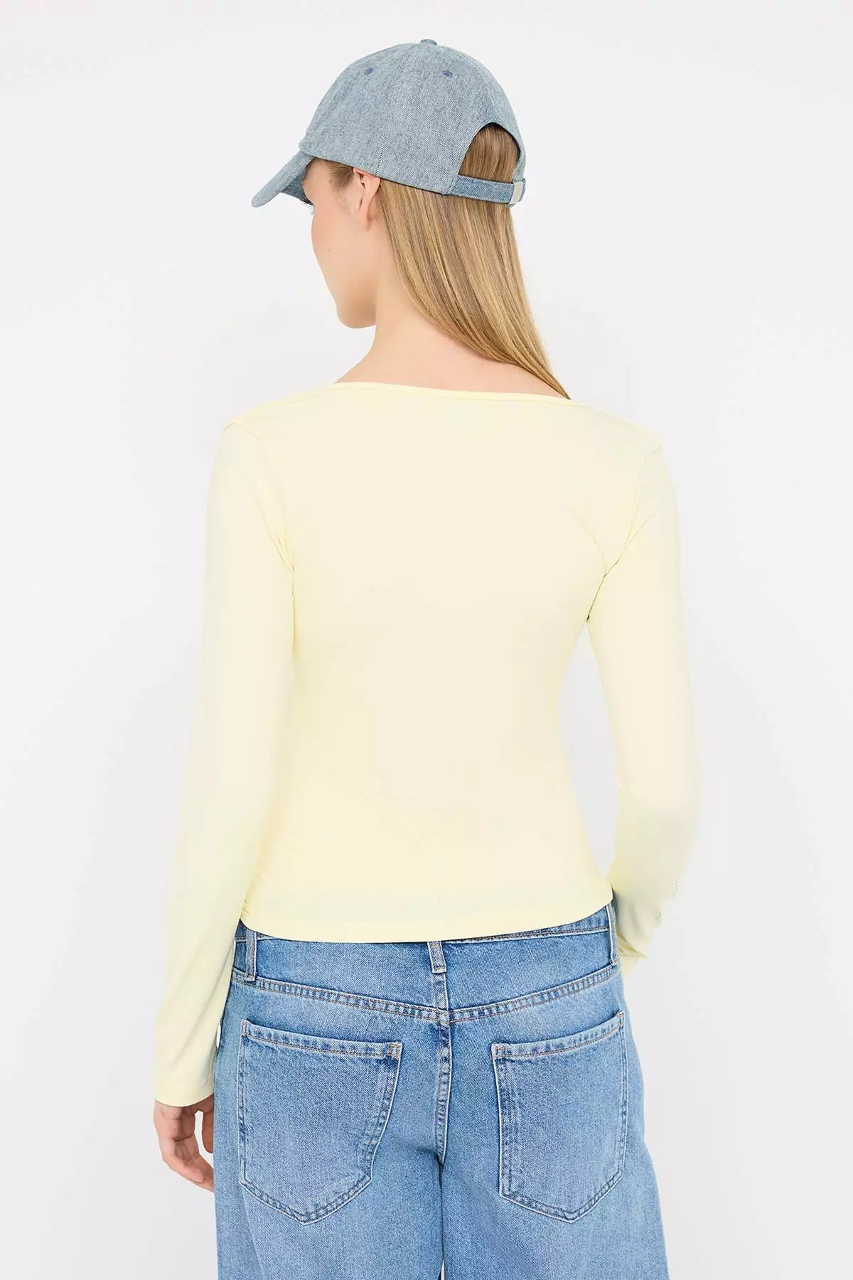 Teen Light Yellow Fitted/Body-Smoothing V-Neck Knitted Blouse