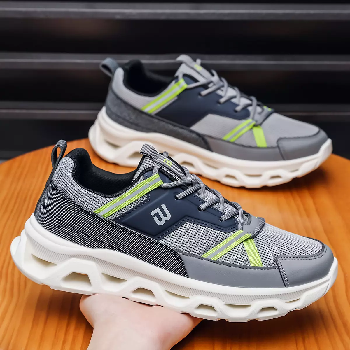 Sneakers Olahraga Pria Style Modis Kekinian Gaya Korean Sepatu Cowok Bertali QNW510