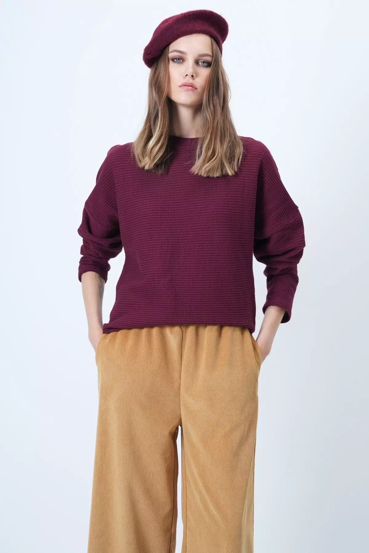 Women'S Burgundy Crew Neck Batwing Sleeve Wide Cut Basic Blouse Alc-X14391