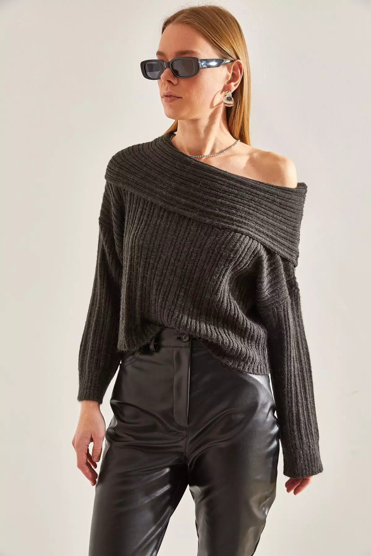 Women's Ruffle Collar Sweater