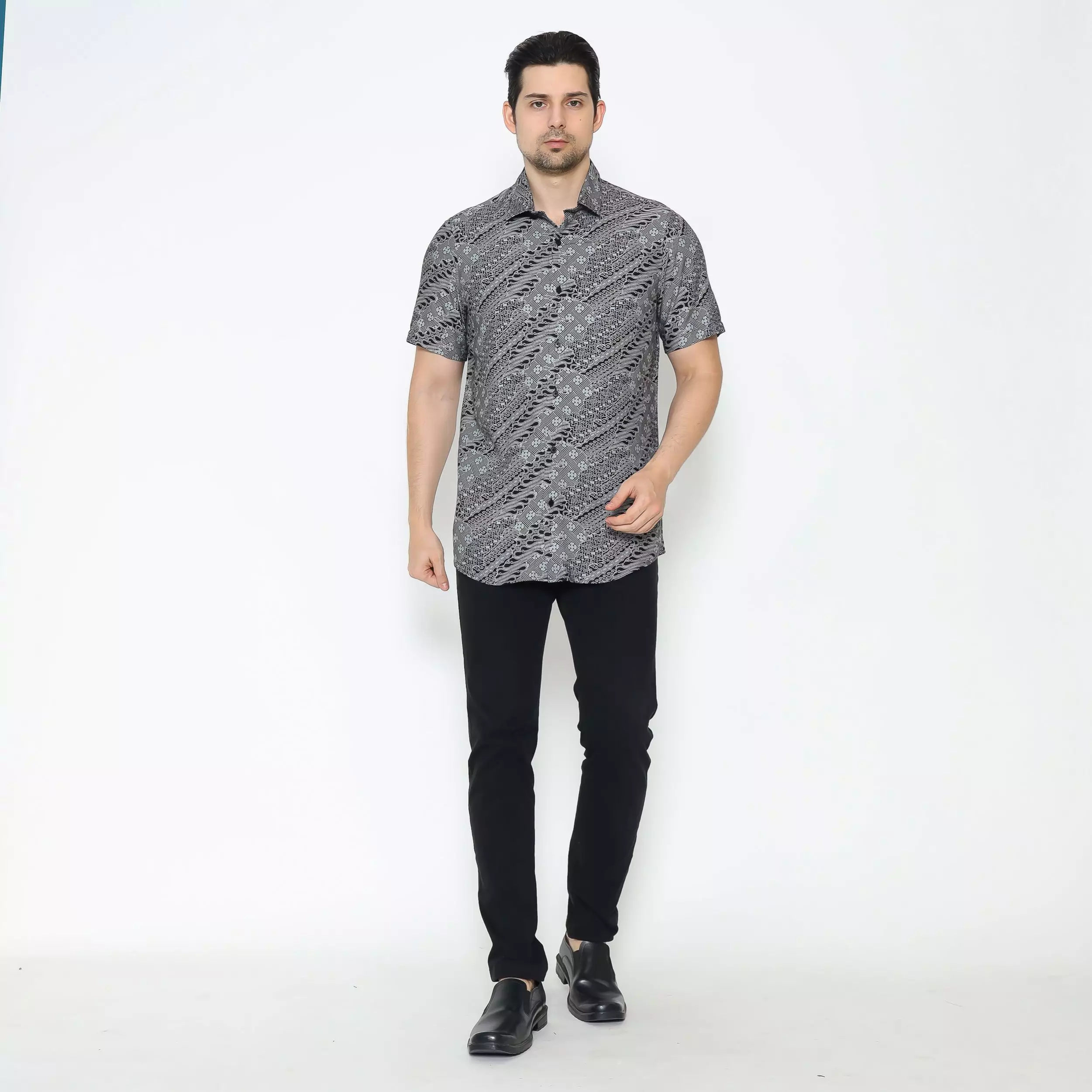 MAGINOT DHEKA GREY Batik Pria Slim Fit Lengan Pendek