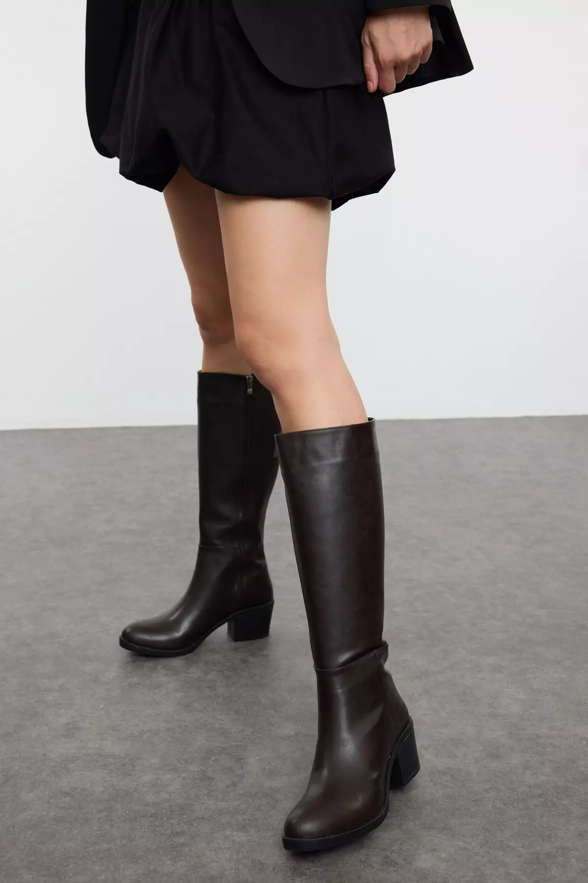 Dark Brown Zip-Up Round Toe Women's Block Heeled Boots Takaw25Cz00004