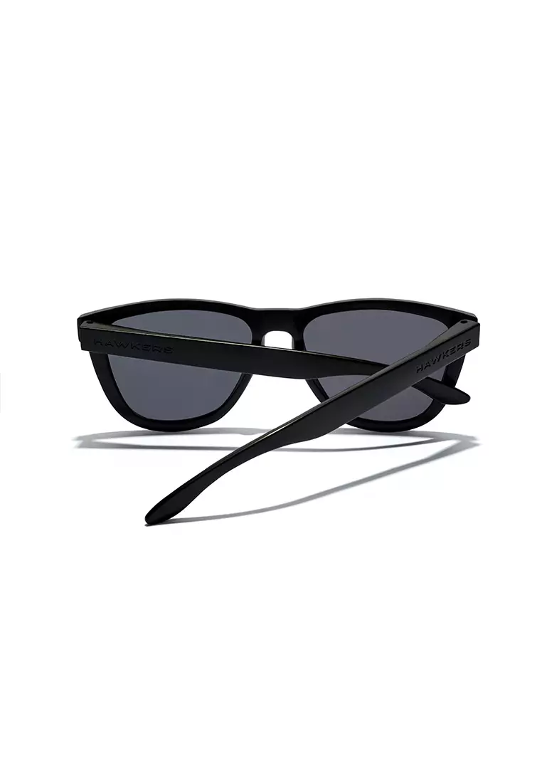 HAWKERS Black Dark ONE RAW. Sunglasses for Men and Women, Unisex. UV400 protection. Official product designed and made in Spain. HONR21BBT0