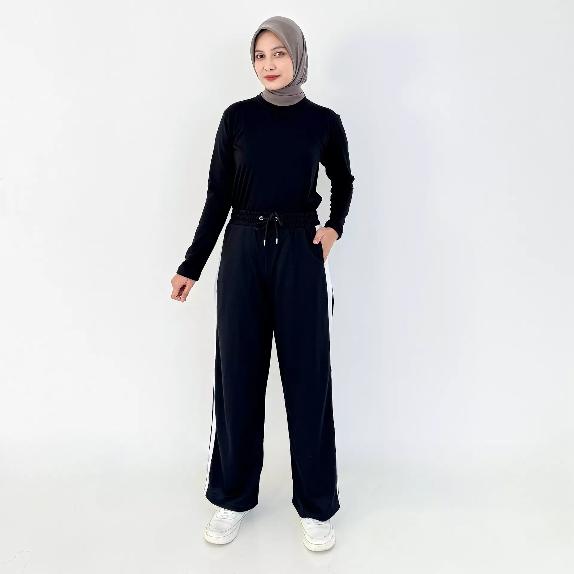 Celana Panjang Wanita - GITA SPORTY PANTS [HITAM]