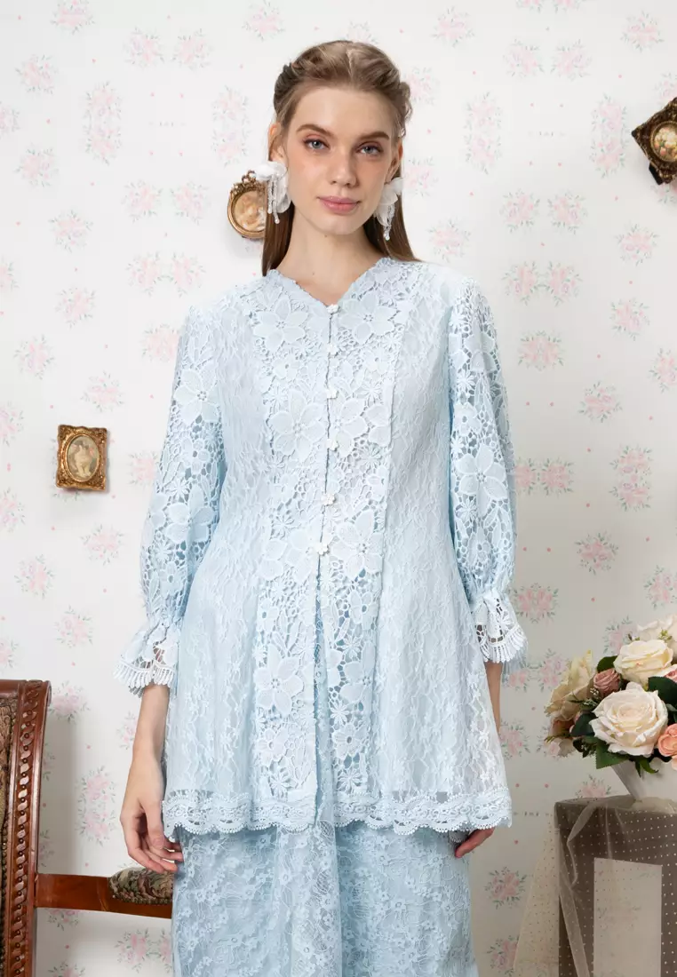 NAQILA LACE TOP